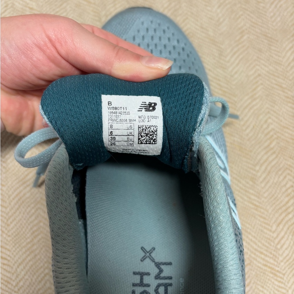 NEW BALANCE RUNNING SHOES - Picture 4 of 4